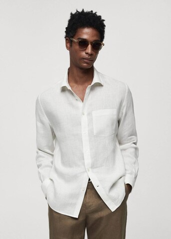 MANGO MAN Regular fit Button Up Shirt 'Avispa' in White: front