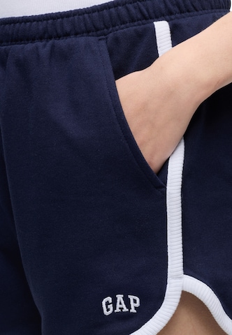Regular Pantaloni de la GAP pe albastru