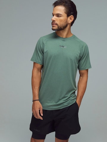Maglia funzionale 'XFUNCTION Raglan Tee' di DRILLS Apparel in verde: frontale