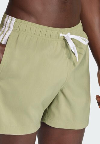 ADIDAS SPORTSWEAR - Calções de banho desportivos em verde