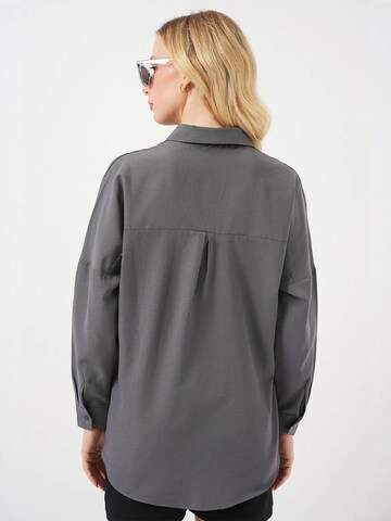 Bigdart Blouse in Grey
