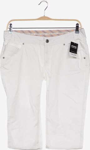 FREESOUL Shorts in L in White: front