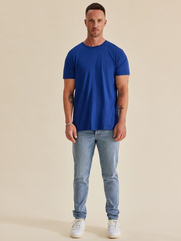 DAN FOX APPAREL جينز مضبوط قميص 'Piet' بلون أزرق