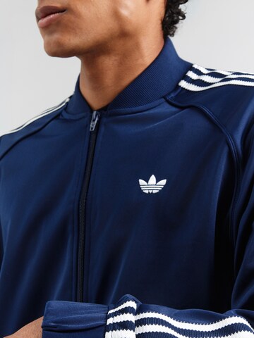 zils ADIDAS ORIGINALS Starpsezonu jaka 'BRITCORE'