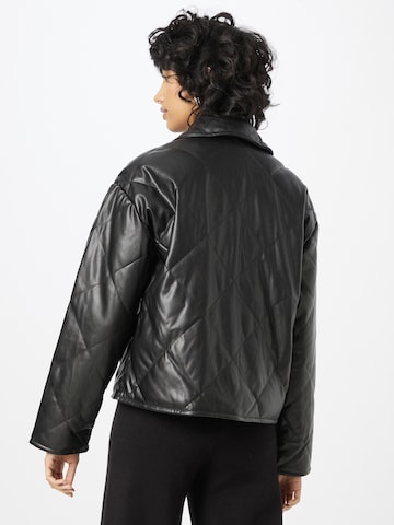 VERO MODA - Chaqueta de entretiempo en negro