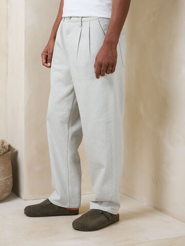 Loosefit Jean à pince 'N. Premium' Next en blanc : devant