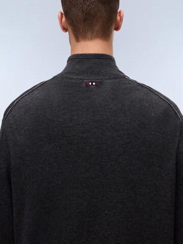 NAPAPIJRI Sweatshirt in Grey