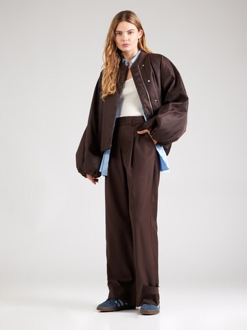 Wide leg Pantaloni con pieghe 'Joann' di Noella in marrone