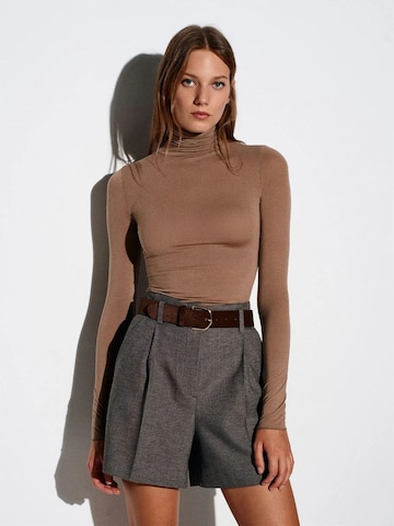 T-shirt Dilvin en marron : devant