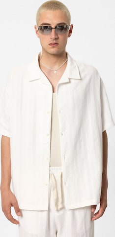 VAMOS CLO - Comfort Fit Camisa em branco