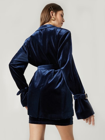 Hoermanseder x About You Blazer 'Ria' in Blau