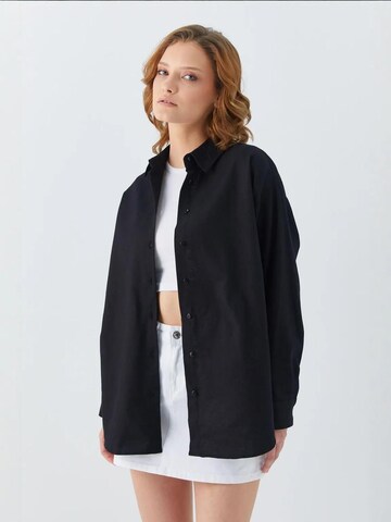 MixRay Blouse in Black: front