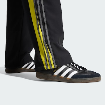 ADIDAS ORIGINALS Широка кройка Панталон 'CLIMA' в черно