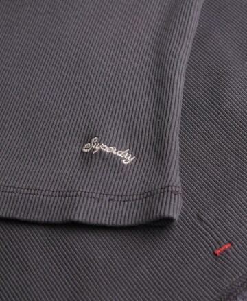 T-shirt 'Essential' Superdry en gris
