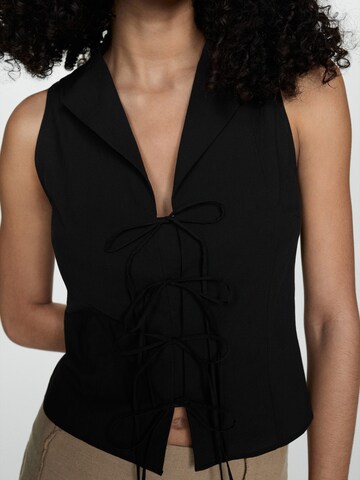 MANGO Blus 'CUTE' i svart: framsida
