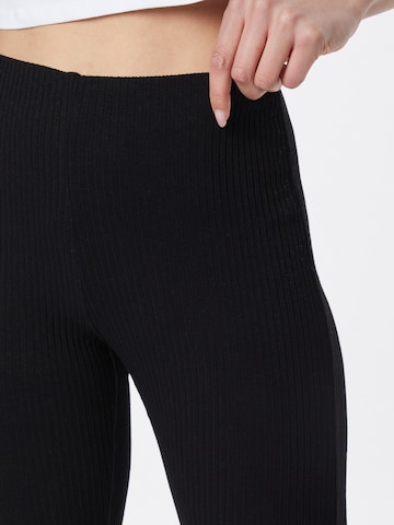 Monki Slimfit Hose in Schwarz