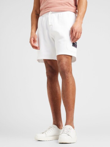 regular Pantaloni di TOMMY HILFIGER in bianco: frontale