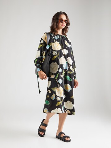 Rochie de la VERO MODA pe negru: față