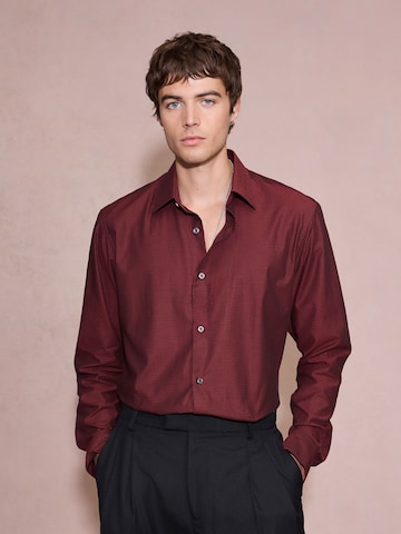 Next Slim Fit Businesspaita värissä punainen: etupuoli