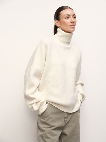 RÆRE by Lorena Rae Свитер в Белый: спереди