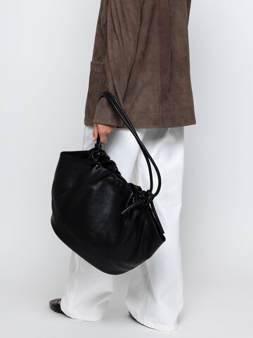 Picard Pouch 'Dumpling' in Black: front