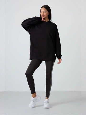 Tommy Life Sweatshirt in Black