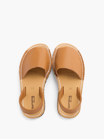 Sandalo di Pisamonas in marrone