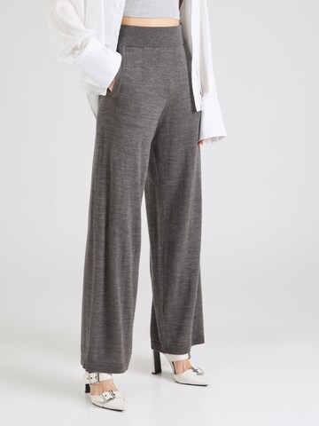 Wide leg Pantaloni 'SLFHELLA' di SELECTED FEMME in grigio: frontale