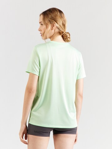 Tricou funcțional de la NIKE pe verde