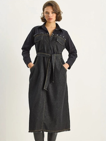 Bianco Lucci - Vestidos camiseiros em preto: frente