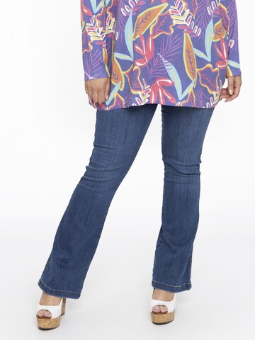 YOEK Boot cut Jeans in Blue: front