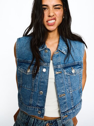Gilet Bershka en bleu : devant