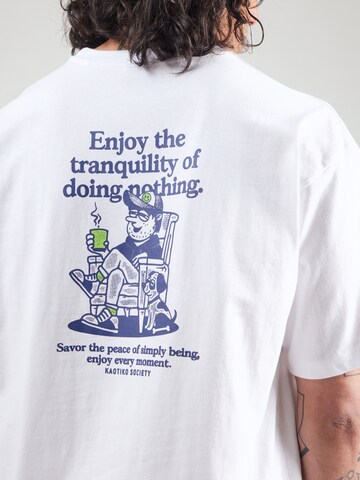T-Shirt 'DOING NOTHING' Kaotiko en blanc