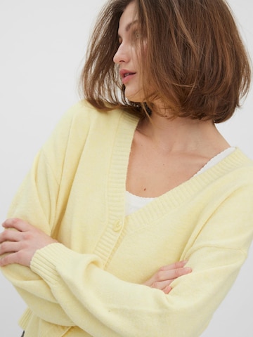 Cardigan 'Doffy' VERO MODA en jaune