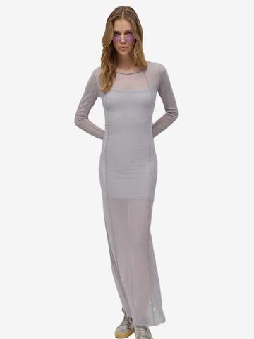 No Matter What Kleid in Grau: Vorderseite