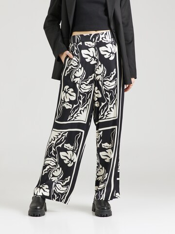 s.Oliver BLACK LABEL Wide Leg Hose in Schwarz: Vorderseite