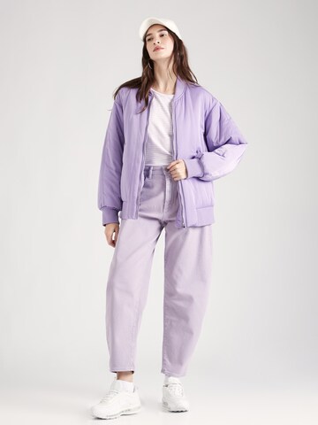 ARMEDANGELS - Tapered Calças de ganga 'BAARLY' em roxo