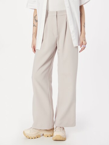 Abercrombie & Fitch Wide leg Pleat-Front Pants in Grey: front