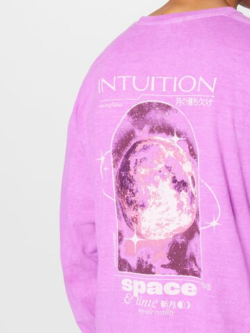 purpurinė BDG Urban Outfitters Marškinėliai 'INTUITION'