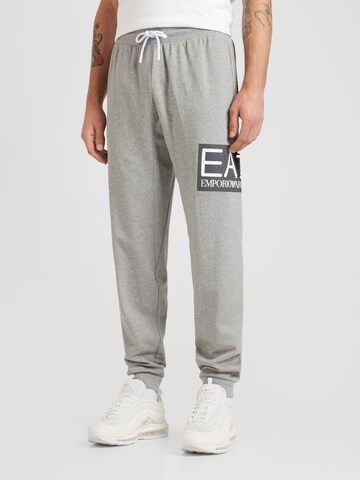 EA7 Emporio Armani Tapered Hose in Grau: Vorderseite