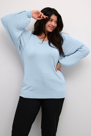 Pullover 'Lini' di KAFFE CURVE in blu: frontale