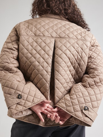 Vero Moda Curve Winter Jacket 'VMCHOLTE' in Beige