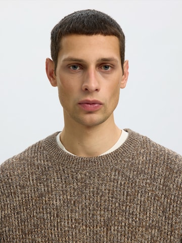 Pullover 'SLHTILUM' di SELECTED in marrone