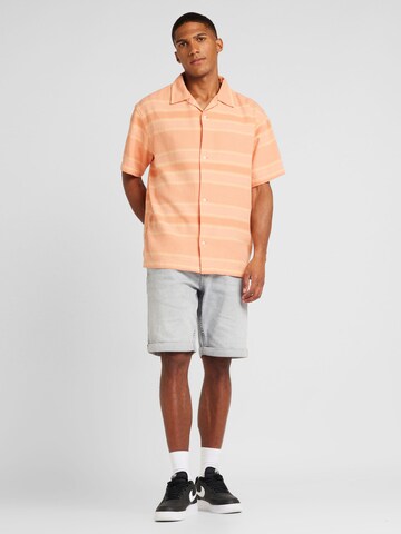 WRANGLER Comfort Fit Skjorte 'SS RESORT SHIRT' i orange