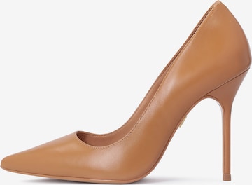 Kazar Pumps in Brown: front