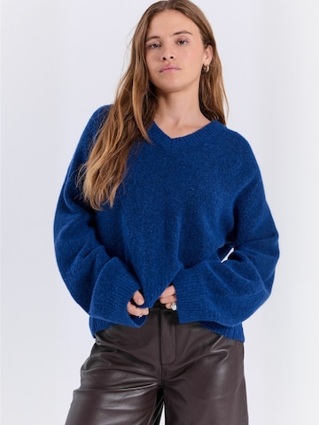 Pull-over ' Halli ' NORR en bleu : devant