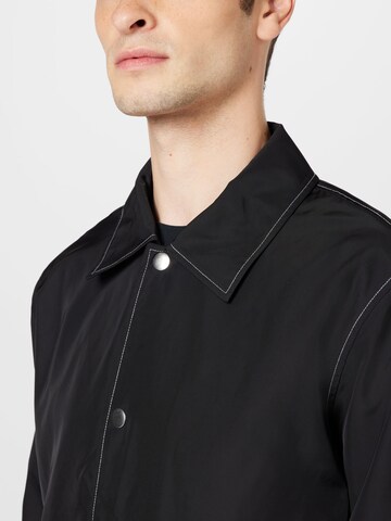 Veste mi-saison 'Lamar' WEEKDAY en noir