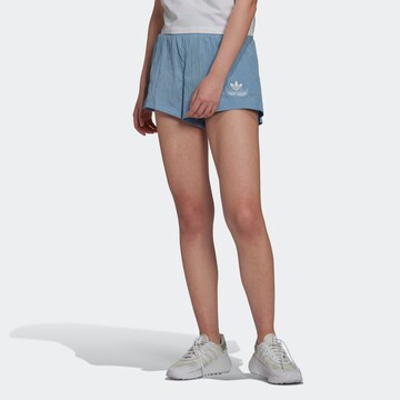 Regular Pantaloni de la ADIDAS ORIGINALS pe albastru: față