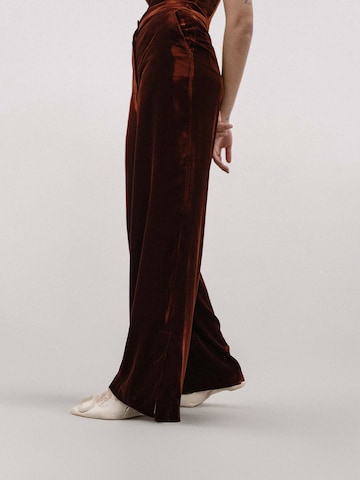 4TAILORS Flared Broek in Bruin