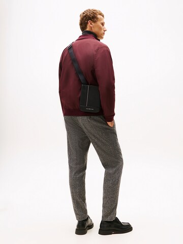 TOMMY HILFIGER Τσάντα ώμου σε μαύρο: μπροστά